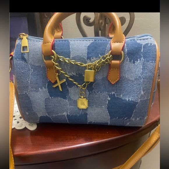 Denim patchwork mini barrel bag with charms and vegan leather handles - Picture 4 of 4